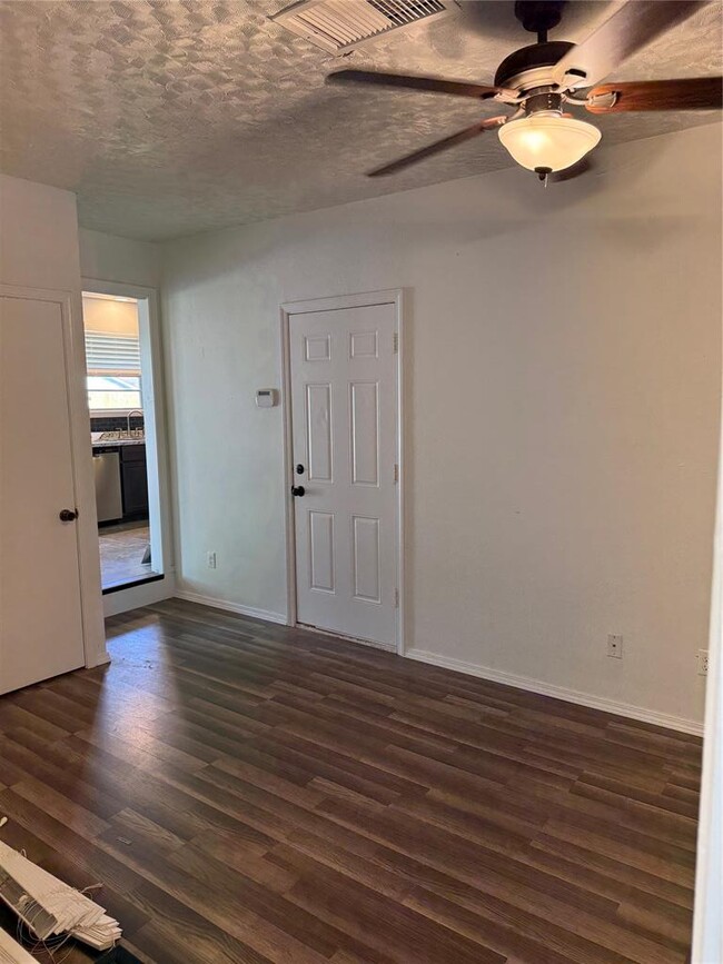Photo - 613 S Meadow Ln