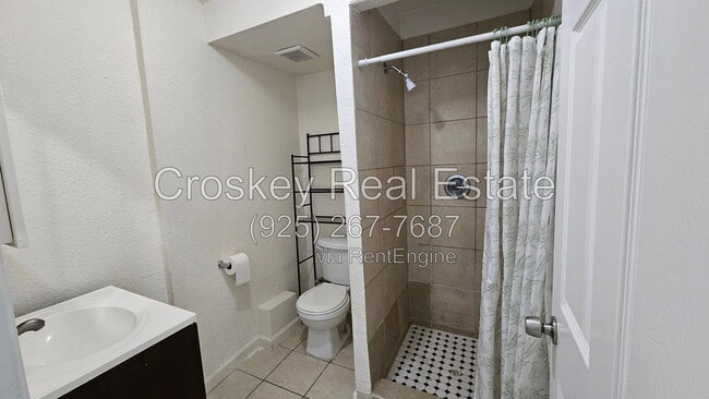 463 E 9th St Unidad B