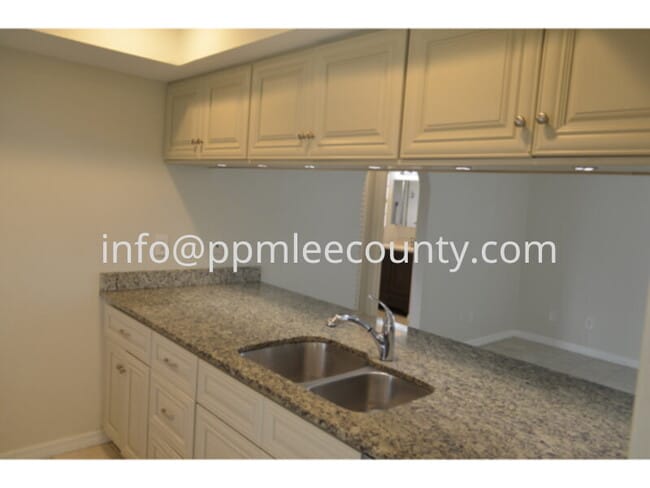 Photo - Great 1 bedroom condo in SW Cape-Covered P...