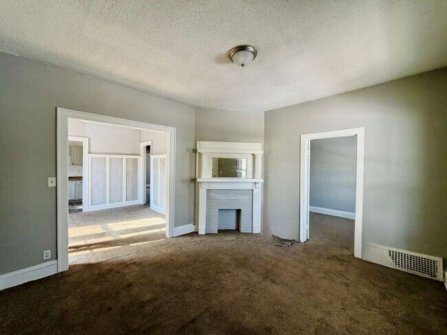 Photo - 618 E 97th St Unit Lower