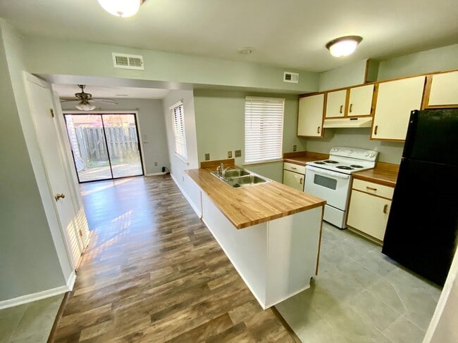 Photo - 1116 N Green Dr