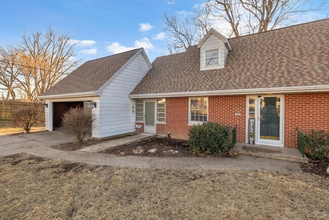 Photo - 10 Eastmoreland Pl