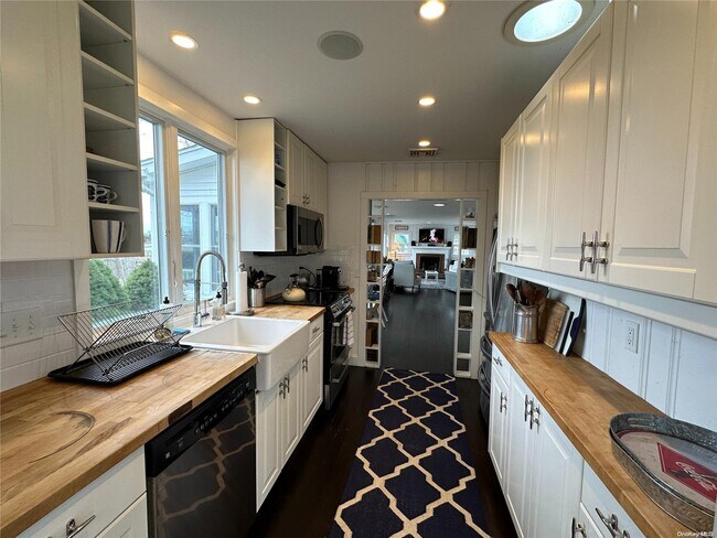 Photo - 1100 Pine Ave