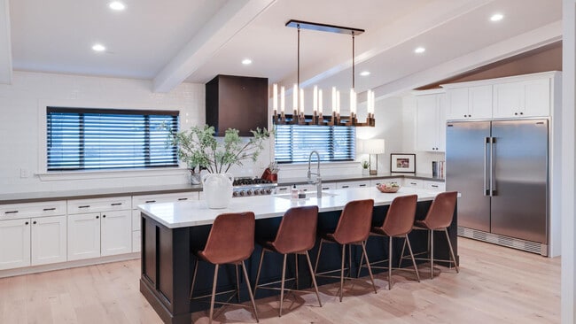 Photo - 243 W Harmont Dr