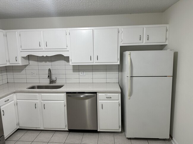 Photo - 4106 Hawthorne Cir