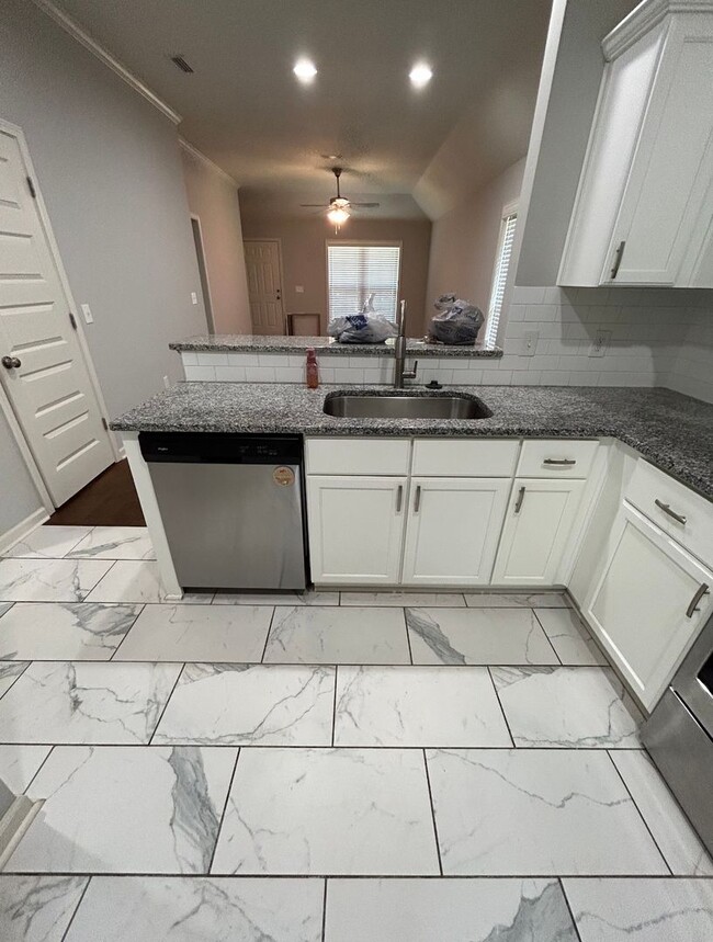 Photo - 208 Martha George Hall Dr