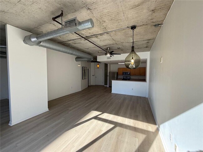 Photo - 115 W Peachtree Pl NW Unit 419