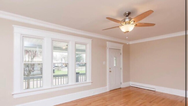 Photo - 157 Hollinger Ave