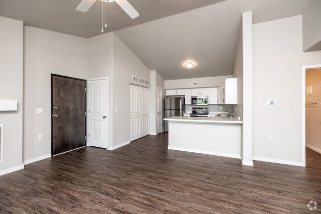 2BR, 2BA - 1,000 SF - Third Floor Vaulted Ceiling