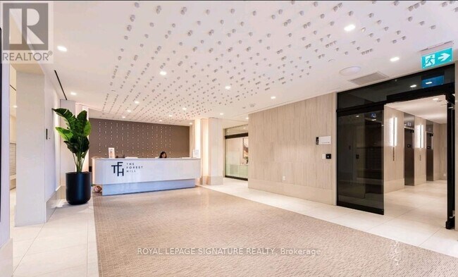 Photo - 2020 Bathurst St Unit 210