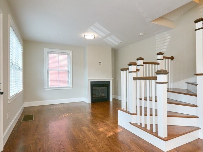 Photo - 181 Putnam Ave