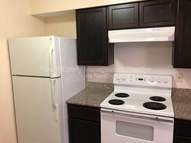 Photo - 1520 Yale St Unit 17