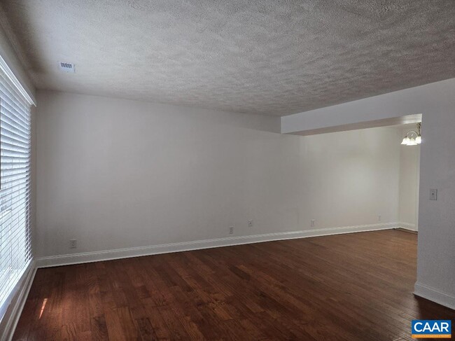 Photo - 117 Longwood Dr