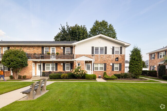 Photo - Bethpage Townhouse