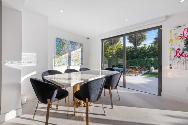 Photo - 900 W 47th Ct