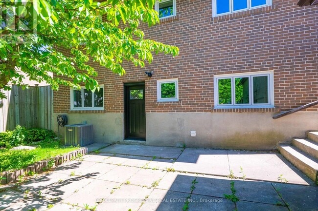Photo - 110 Marcella St