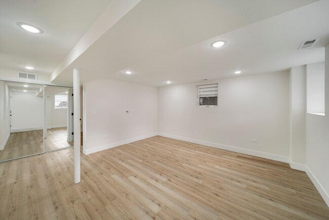 Photo - 1137 N Francisco Ave Unit 1