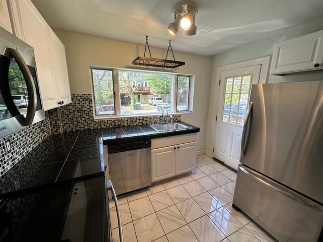 Cocina - 2250 Cathedral Ave NW Unidad 1