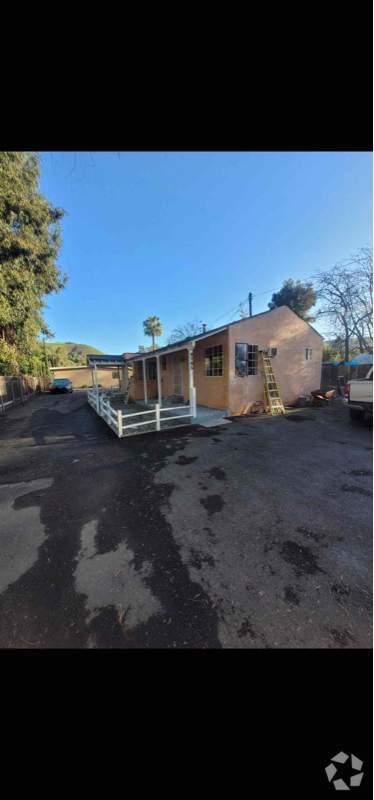 Building Photo - 9795 Sunland Blvd Rental