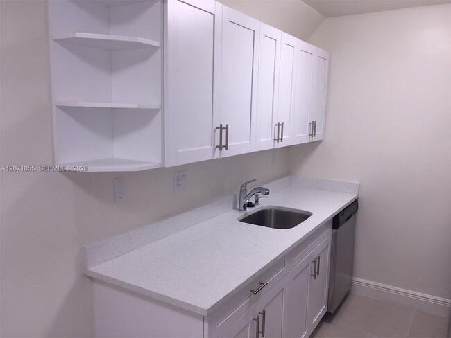 Photo - 10740 N Kendall Dr Unidad L-14