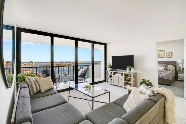 Building Photo - 5600 N Flagler Dr Unit Ph107