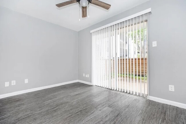 Building Photo - 4400 Memorial Dr Unit 4-3066