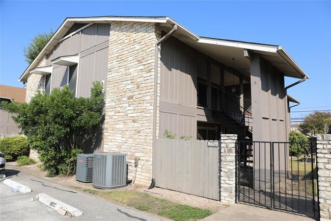 Building Photo - 8619 Putnam Dr Unit C