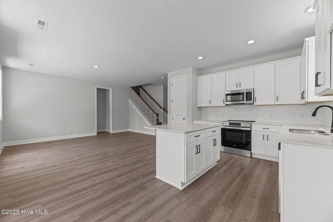 Photo - 1001 Tawney Trce