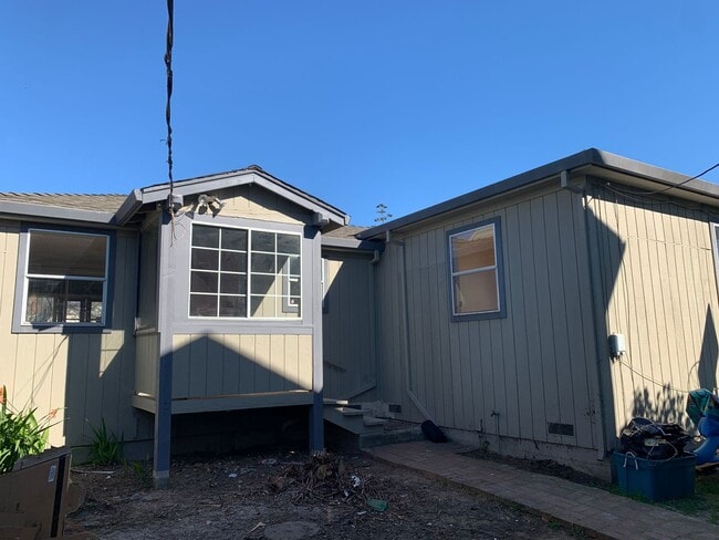 Building Photo - Yee, Gum Jew Unit 1305 Delaware Back
