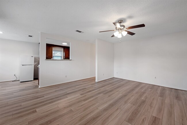 Building Photo - 910 Judiway St