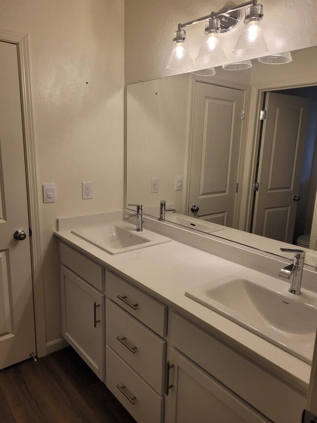 Photo - 2012 Richard Ave