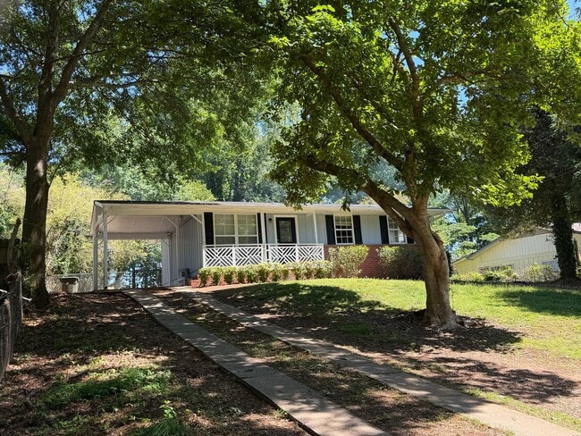 Building Photo - 3 Bedroom 2 Full Bath House