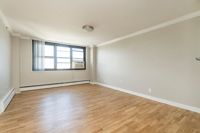 Building Photo - 1422 Columbia Rd Unit 1 Rental