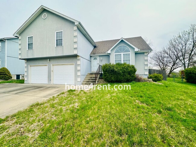 Spacious Four Bedroom Home in KCMO w/ Bran... - Spacious Four Bedroom Home in KCMO w/ Bran...