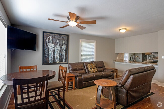 #1 3BR, 3BA-1500SF, Living Room - Ashburn Hills