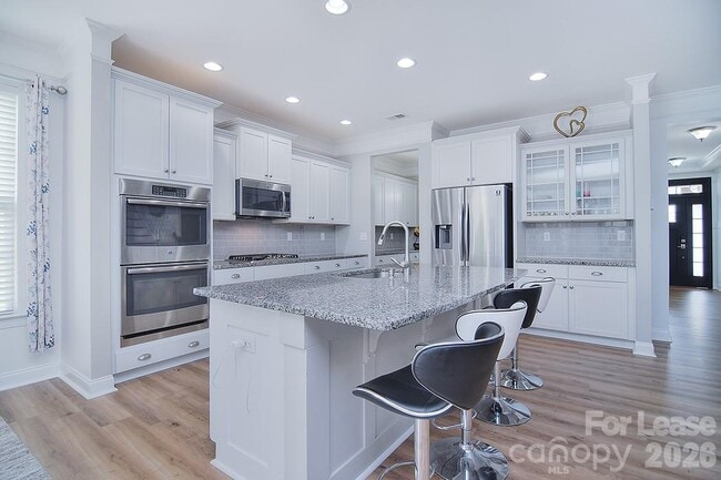 Photo - 1445 Overlea Pl NW