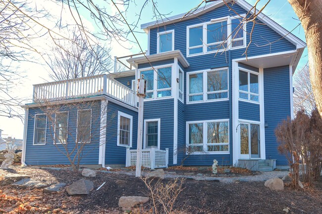 Building Photo - 139R Granite St