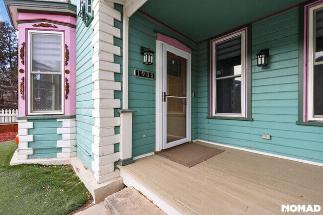 Photo - 1908 Wall St