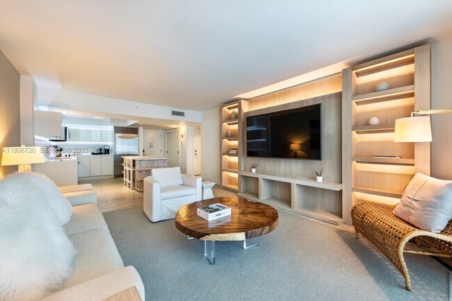 Building Photo - 102 24th St Unit 1012