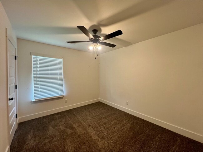 Building Photo - 2031 Bluebonnet Ln