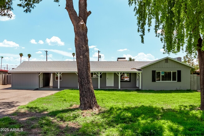 Building Photo - 2139 W Vista Ave Rental