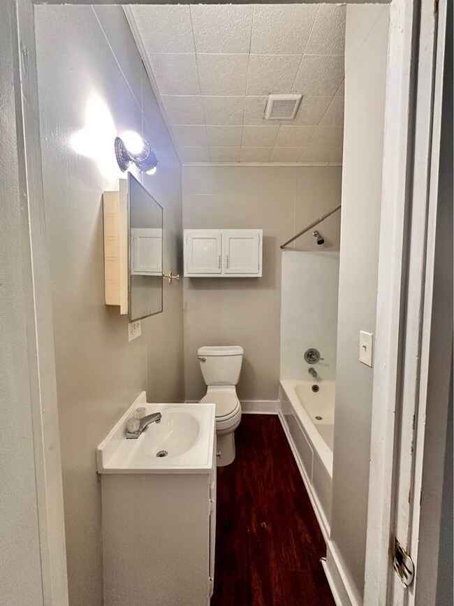 Photo - 1016 Haskell Ave Unit #2