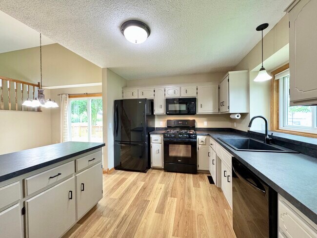 Building Photo - 1440 Hunter Square Rental
