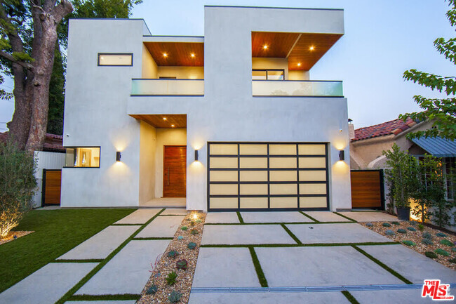 Building Photo - 750 N Crescent Heights Blvd Rental