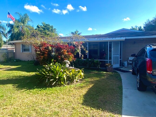 Building Photo - 4576 Wenhart Rd Unit 1 Rental