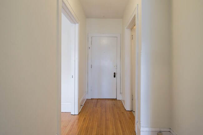 Photo - 1929 Fremont Ave S