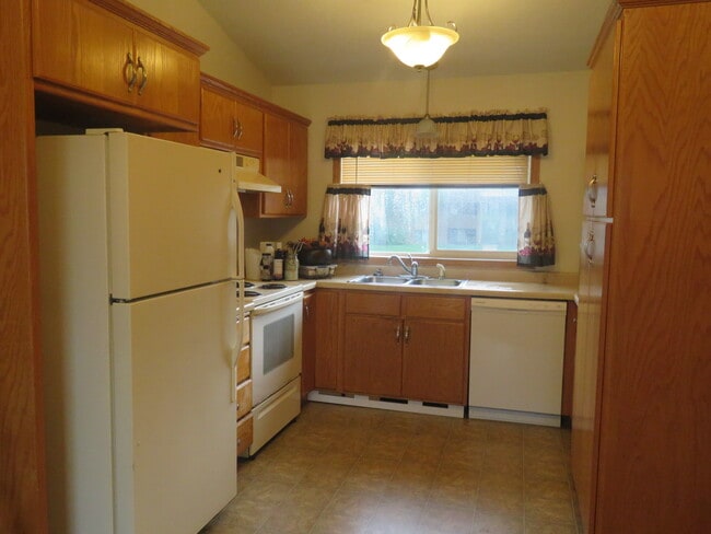 1233 2nd St NE Unit Upper