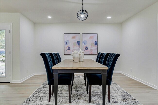 Photo - 10303 Chevy Chase Dr