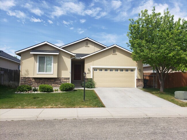 613 N Mudstone Way Kuna, ID 83634 - 613 N Mudstone Way Kuna, ID 83634 House