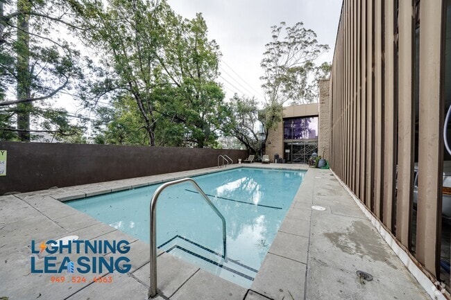 Building Photo - 3947 Los Feliz Blvd Unit 105C Rental